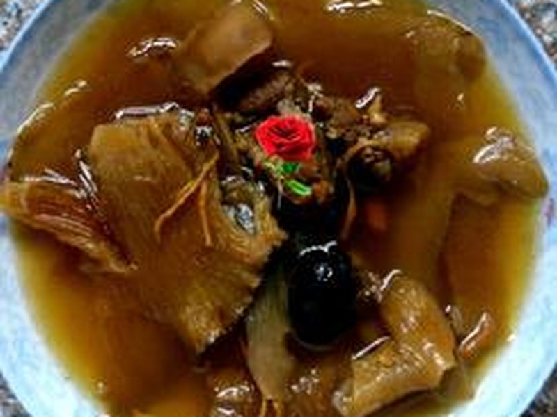 鱼翅花胶汤