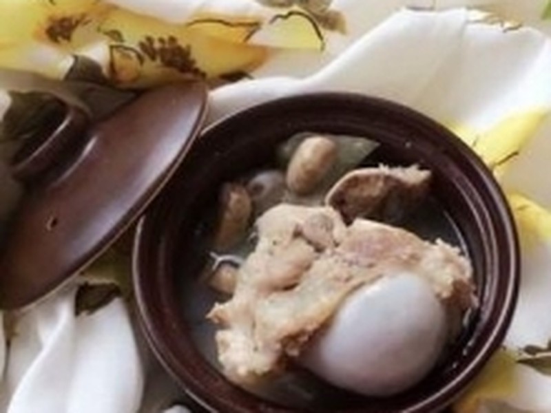 蘑菇茯苓大骨汤