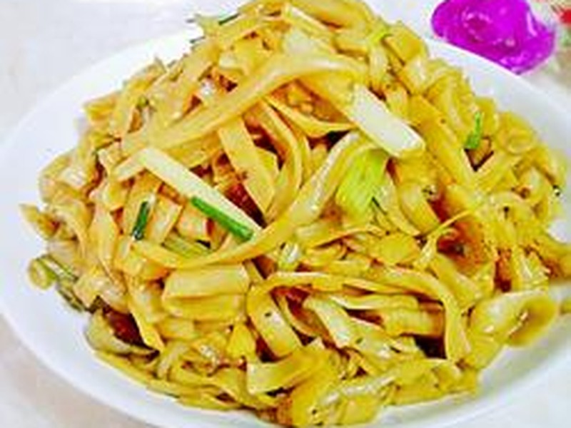 芹菜炒河粉