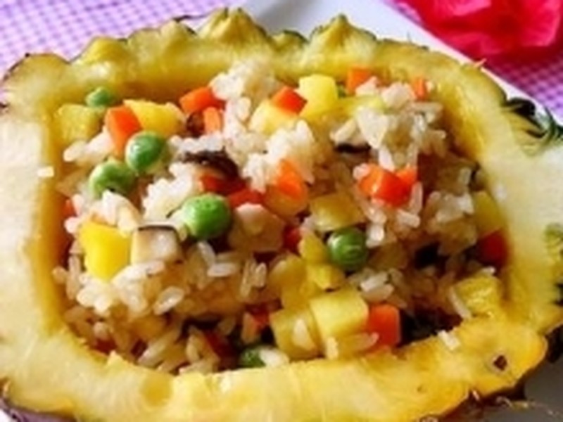 五彩菠萝饭