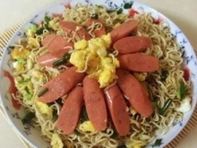 火腿鸡蛋炒面