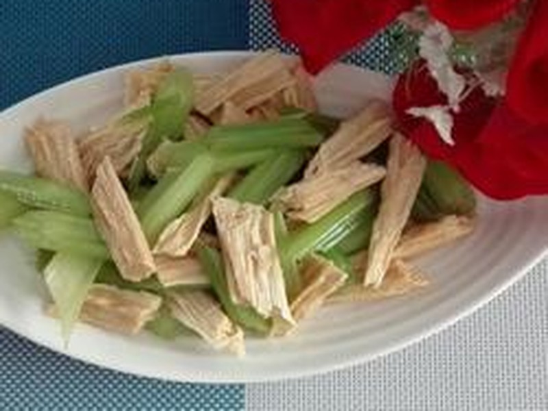 芹菜拌腐竹