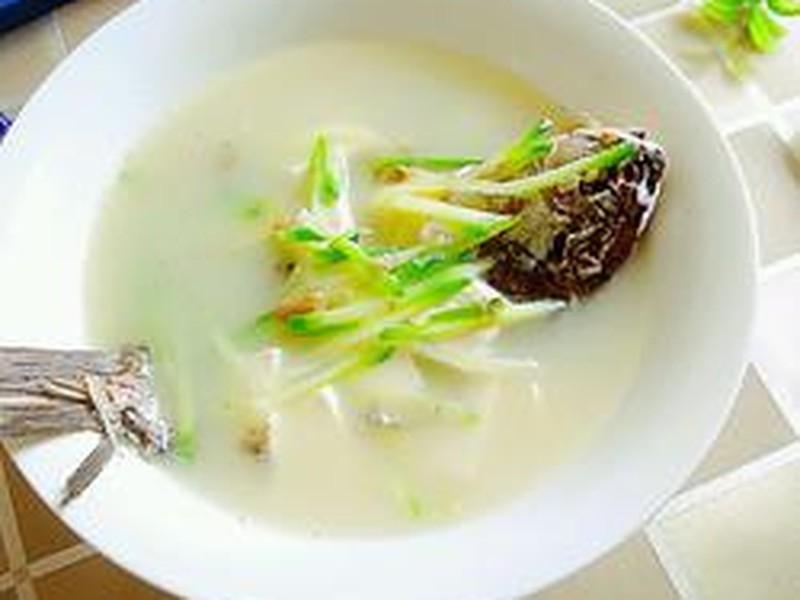 鲫鱼豆腐汤