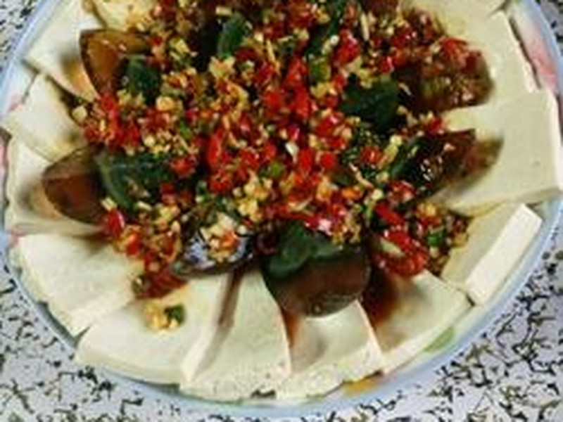 皮蛋拌豆腐