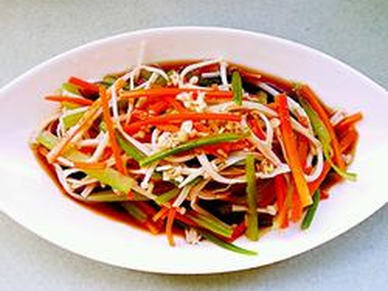 凉拌芹菜金针菇