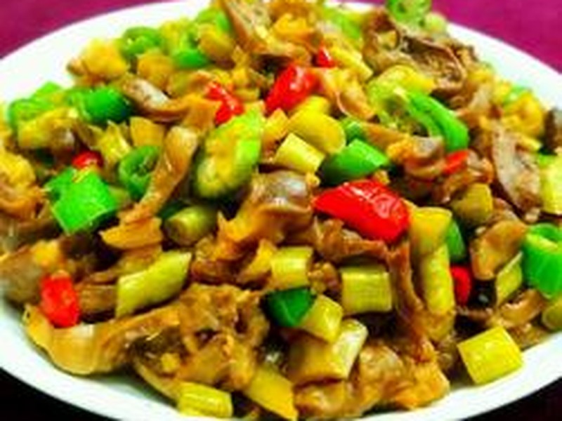 酸豆角炒鸡杂