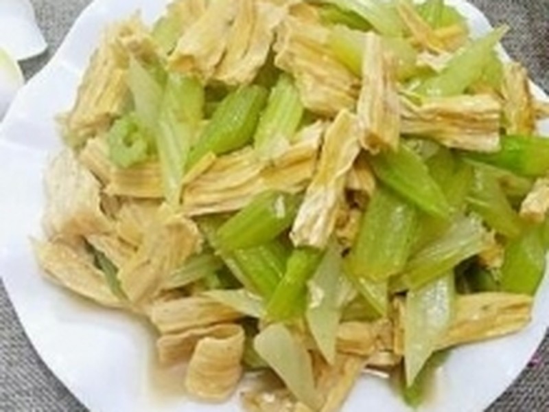 西芹炒腐竹