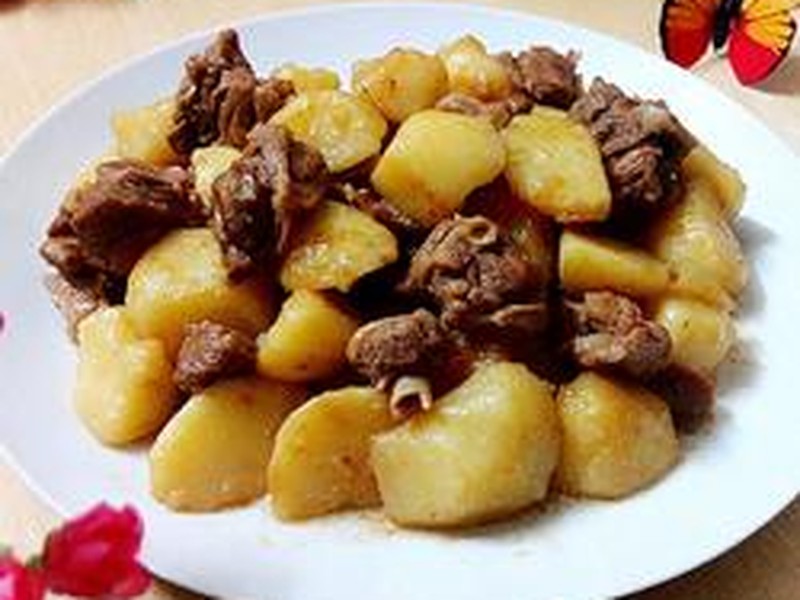 鸭肉焖土豆