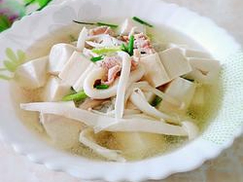 菌菇豆腐瘦肉汤