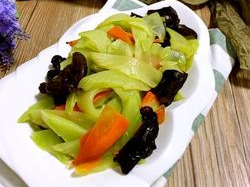 莴笋炒木耳