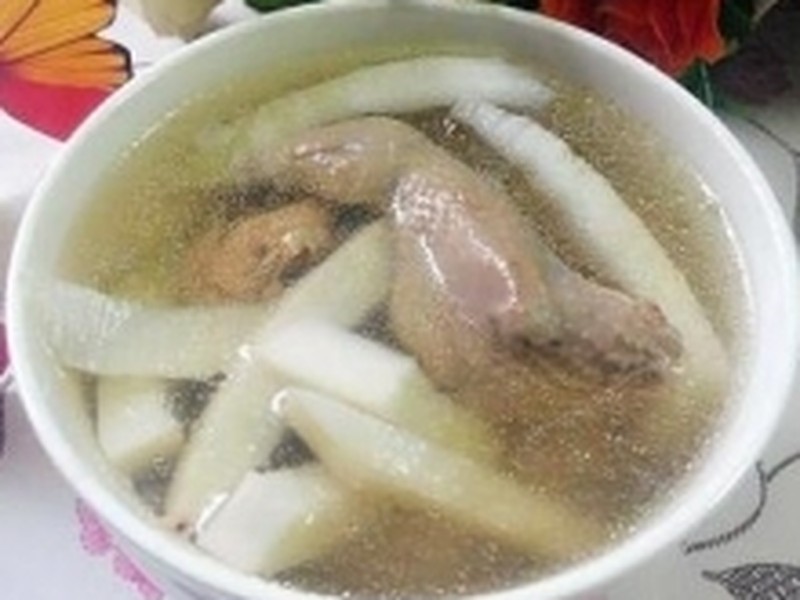 椰子雪耳鹌鹑汤