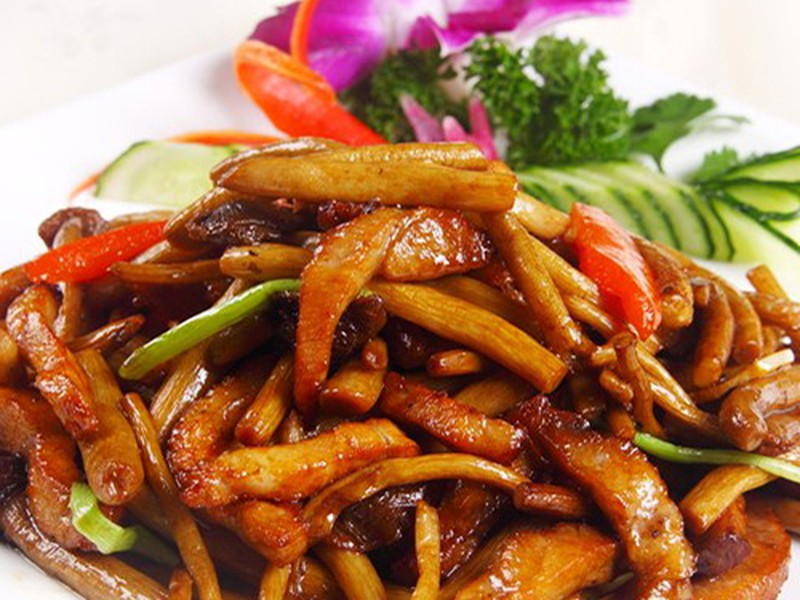 茶树菇芹菜炒肉