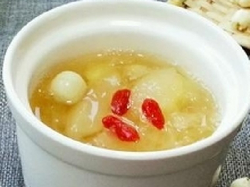 雪梨银耳莲子羹