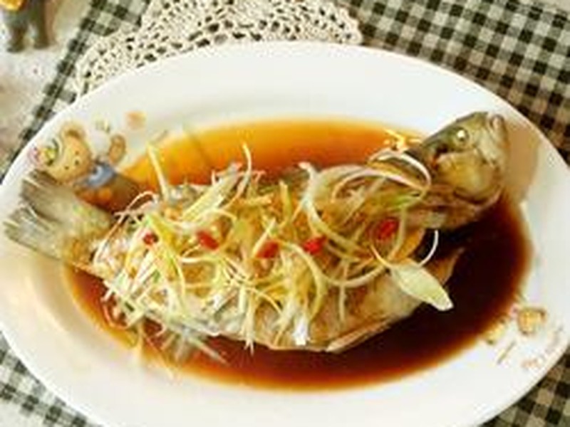 柠香清蒸鲈鱼