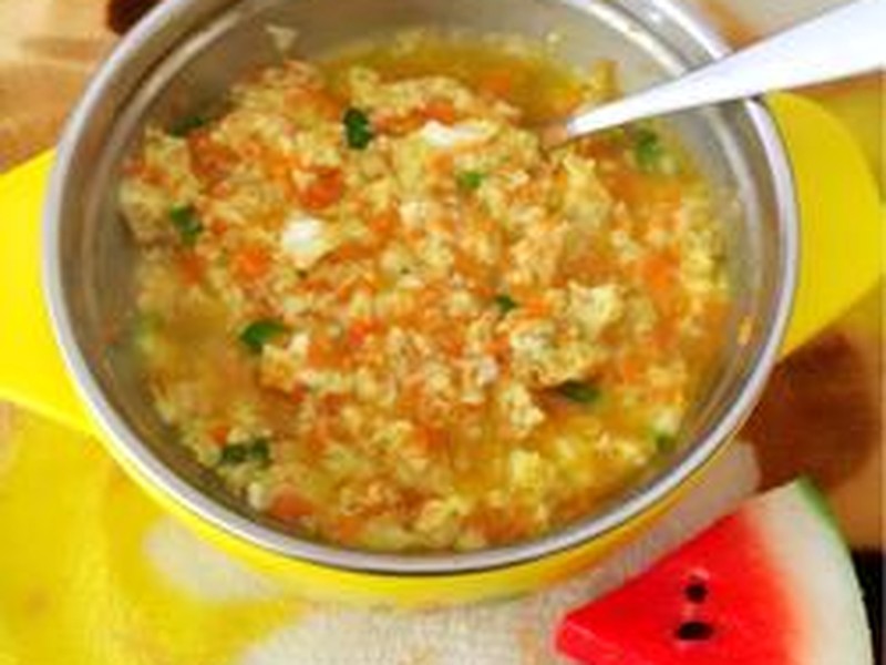 宝宝食谱：胡萝卜鸡蛋米汤羹