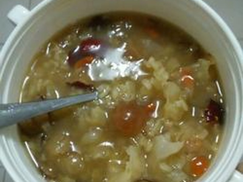红枣桂圆银耳苟杞粥