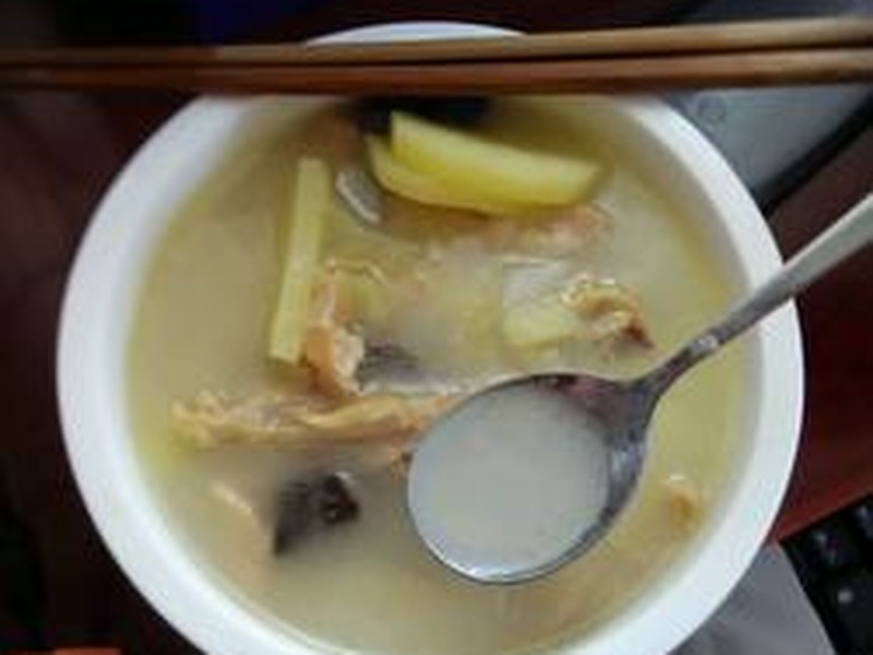 高压锅腊鸡土豆白菜黑木耳汤