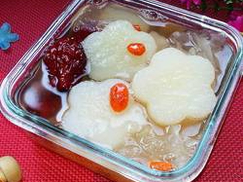 蜂蜜雪梨银耳羹