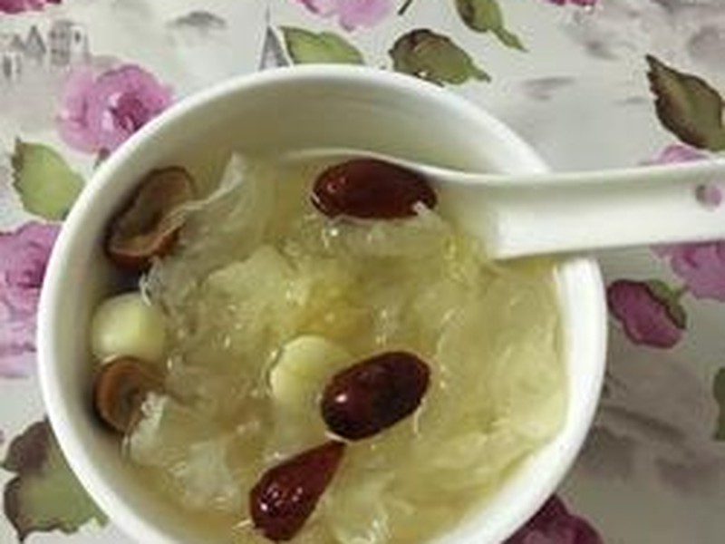 红枣银耳莲子汤