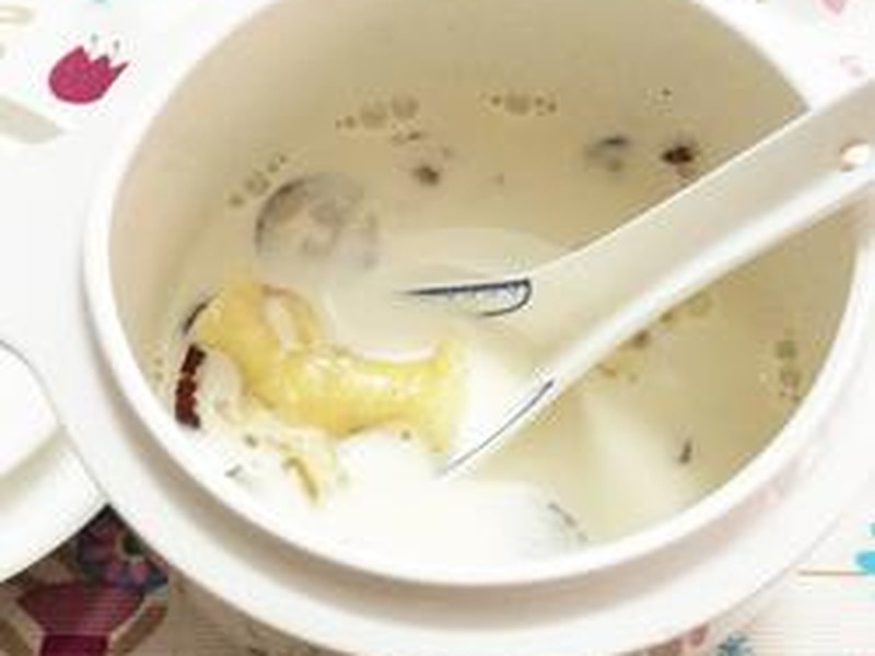 花胶炖红枣牛奶