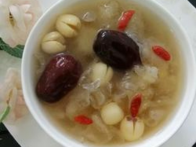 红枣银耳莲子羹